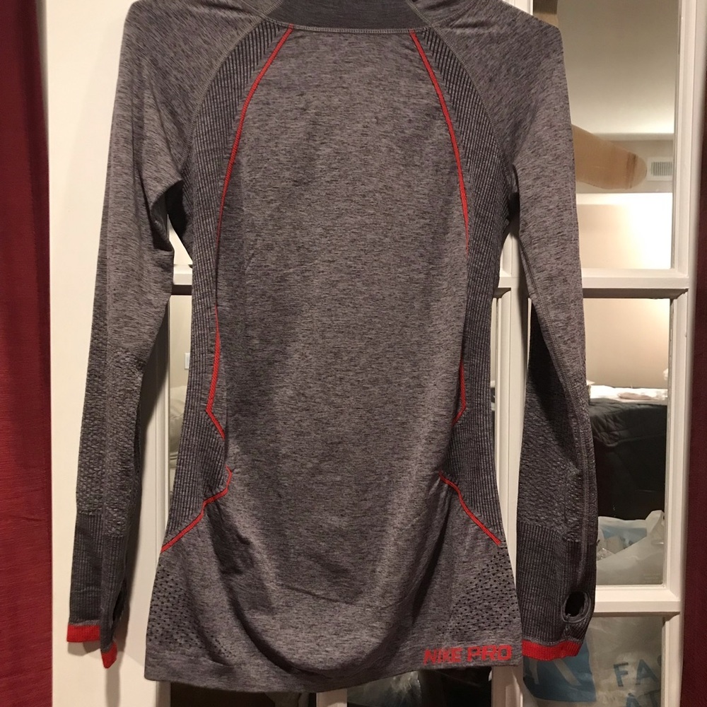 Nike top